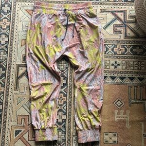 Maaji yoga/active MC Hammer style crops